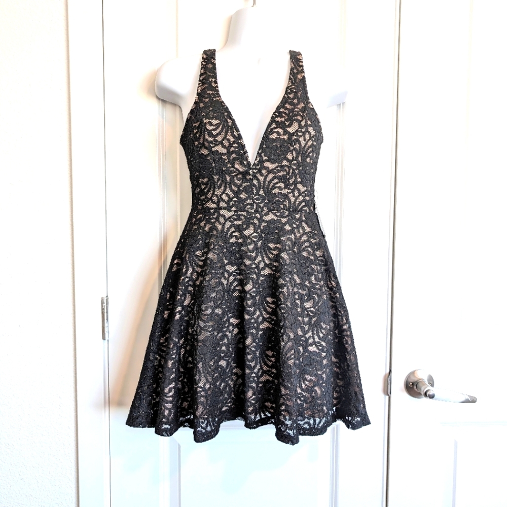 Express beige and black lace plunge dress size XS NWT